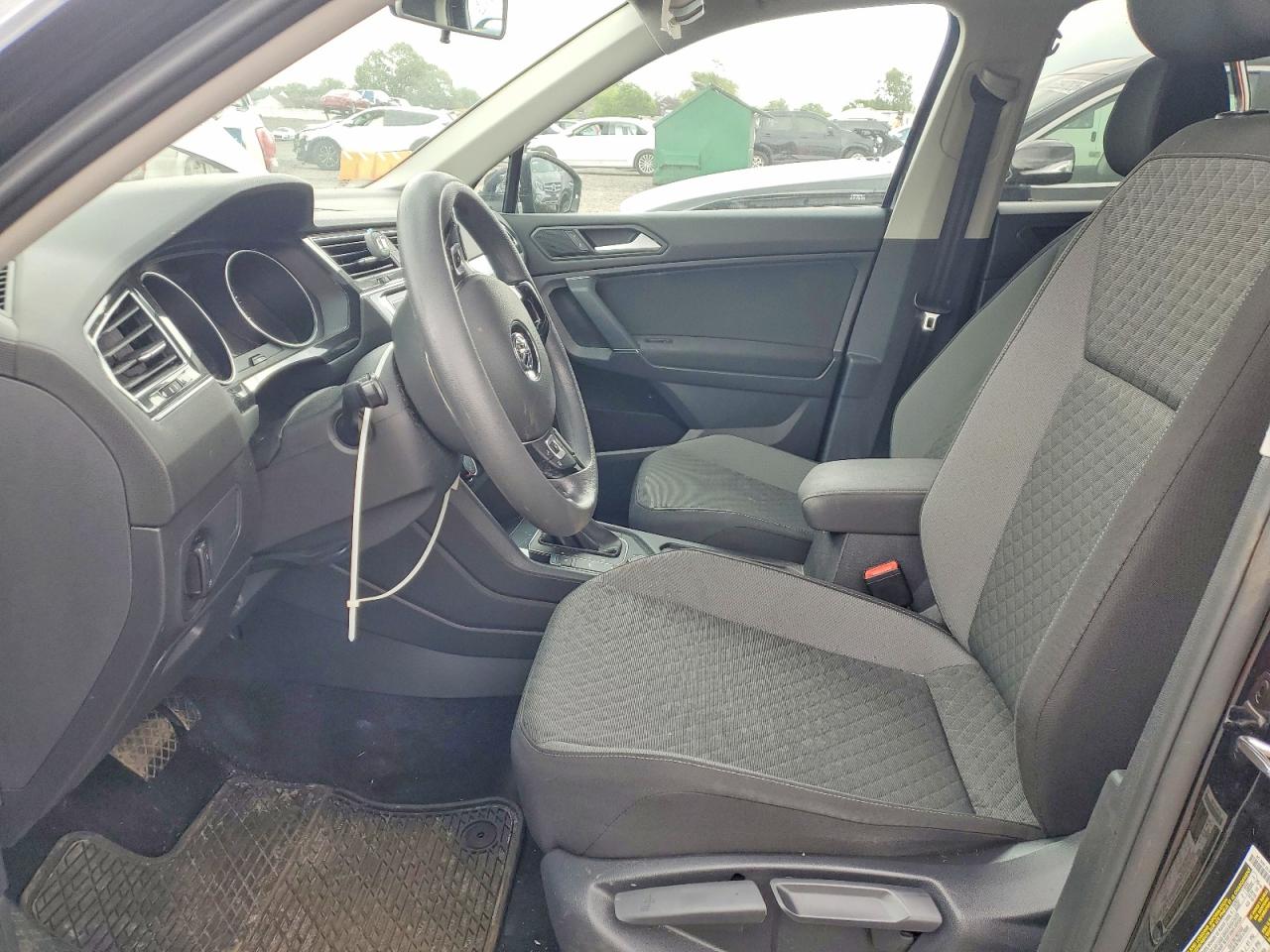 Volkswagen Tiguan S