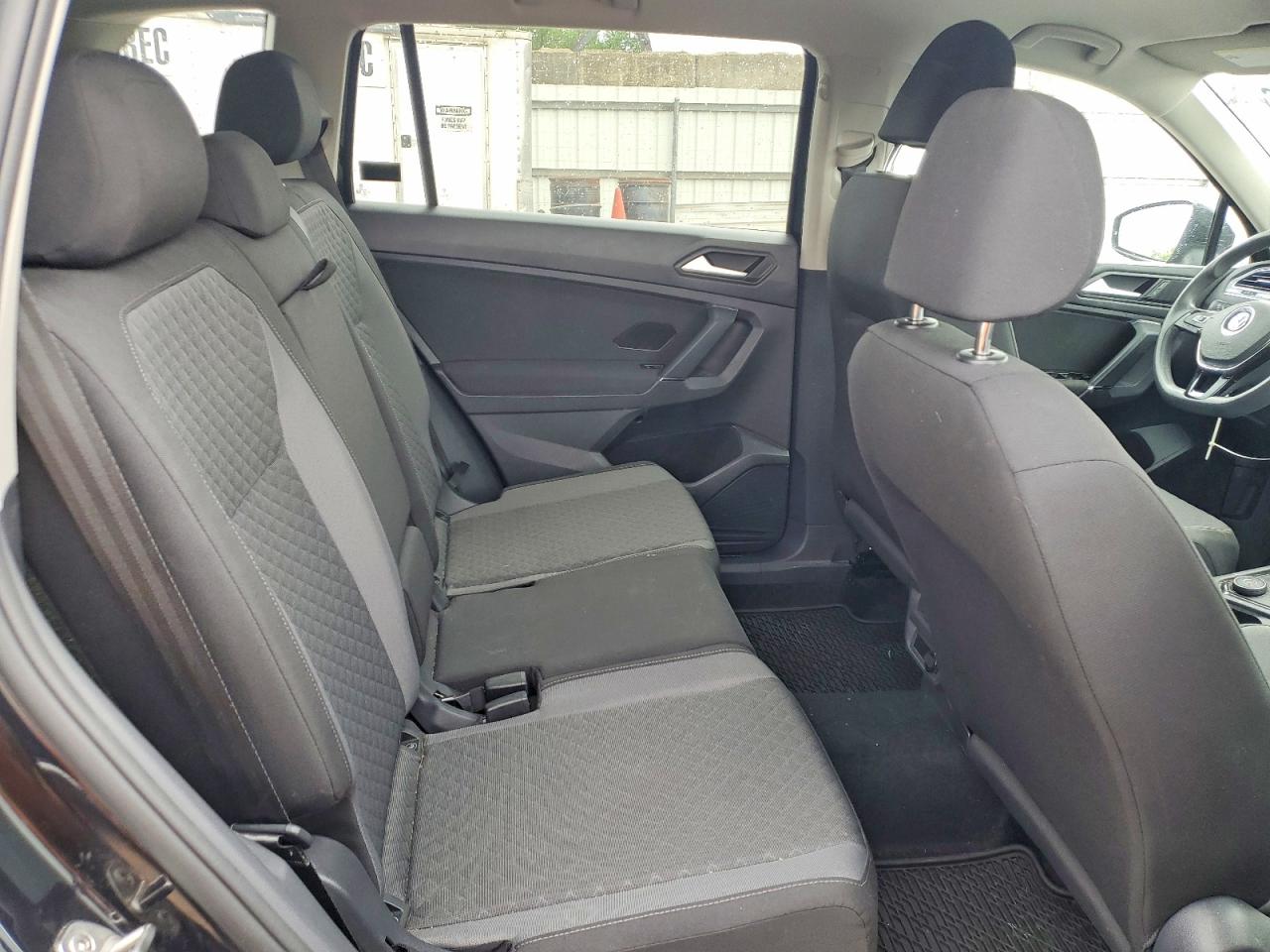 Volkswagen Tiguan S