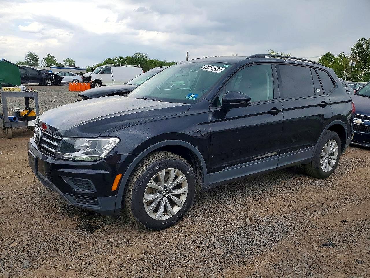 Salvage Volkswagen Tiguan Image