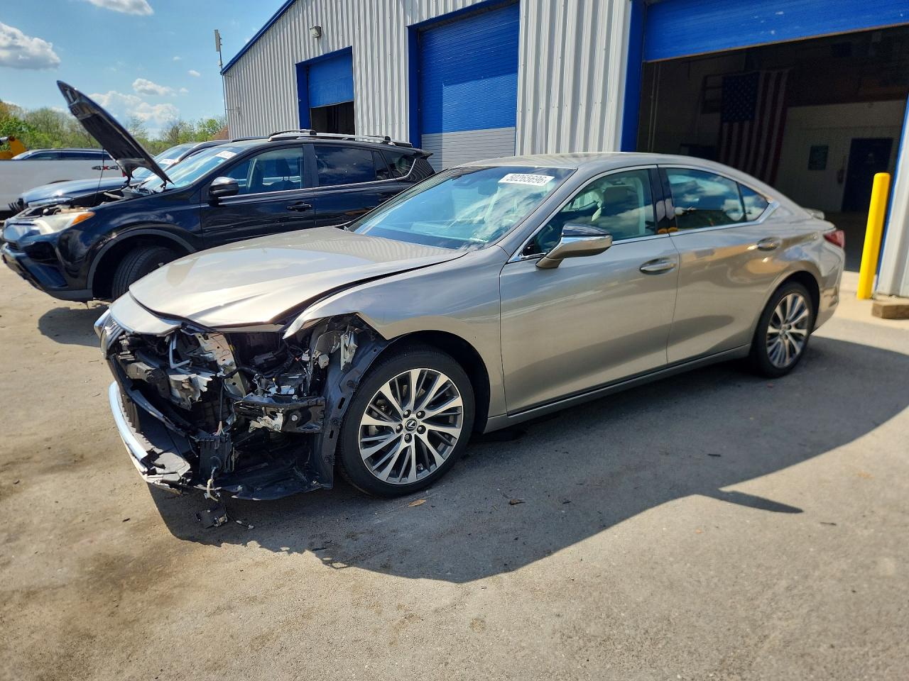 Salvage Lexus Es Image