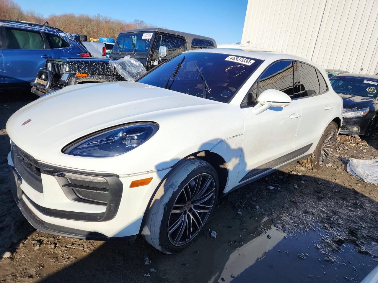 Salvage Porsche Macan Image