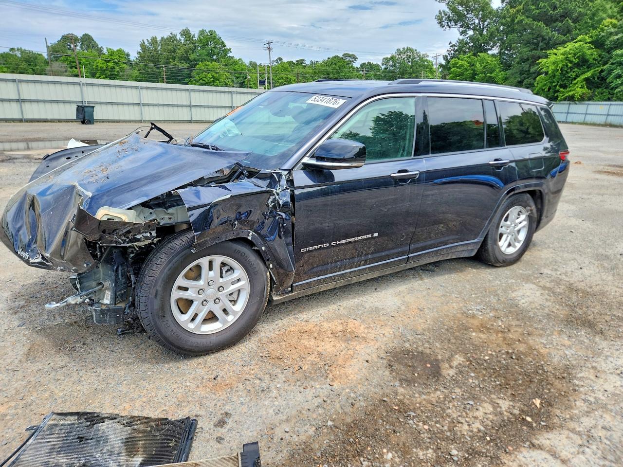 Salvage Jeep Cherokee Image