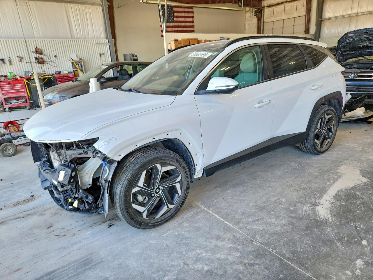 Salvage Hyundai TUCSON Image