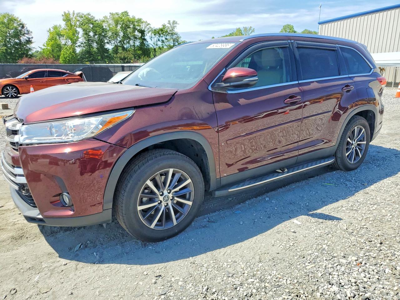 Salvage Toyota Highlander Image
