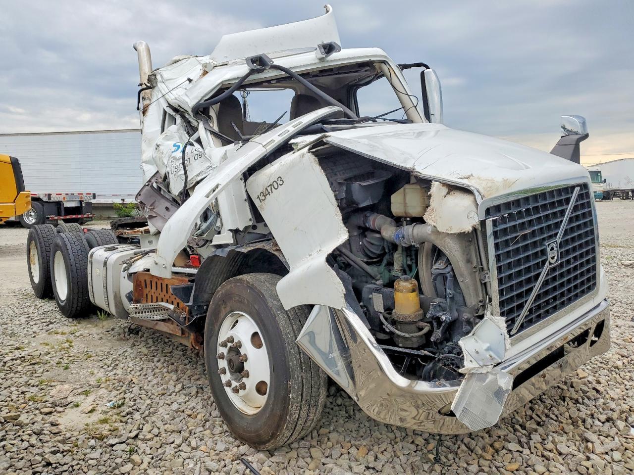 Salvage Volvo Vnm Image