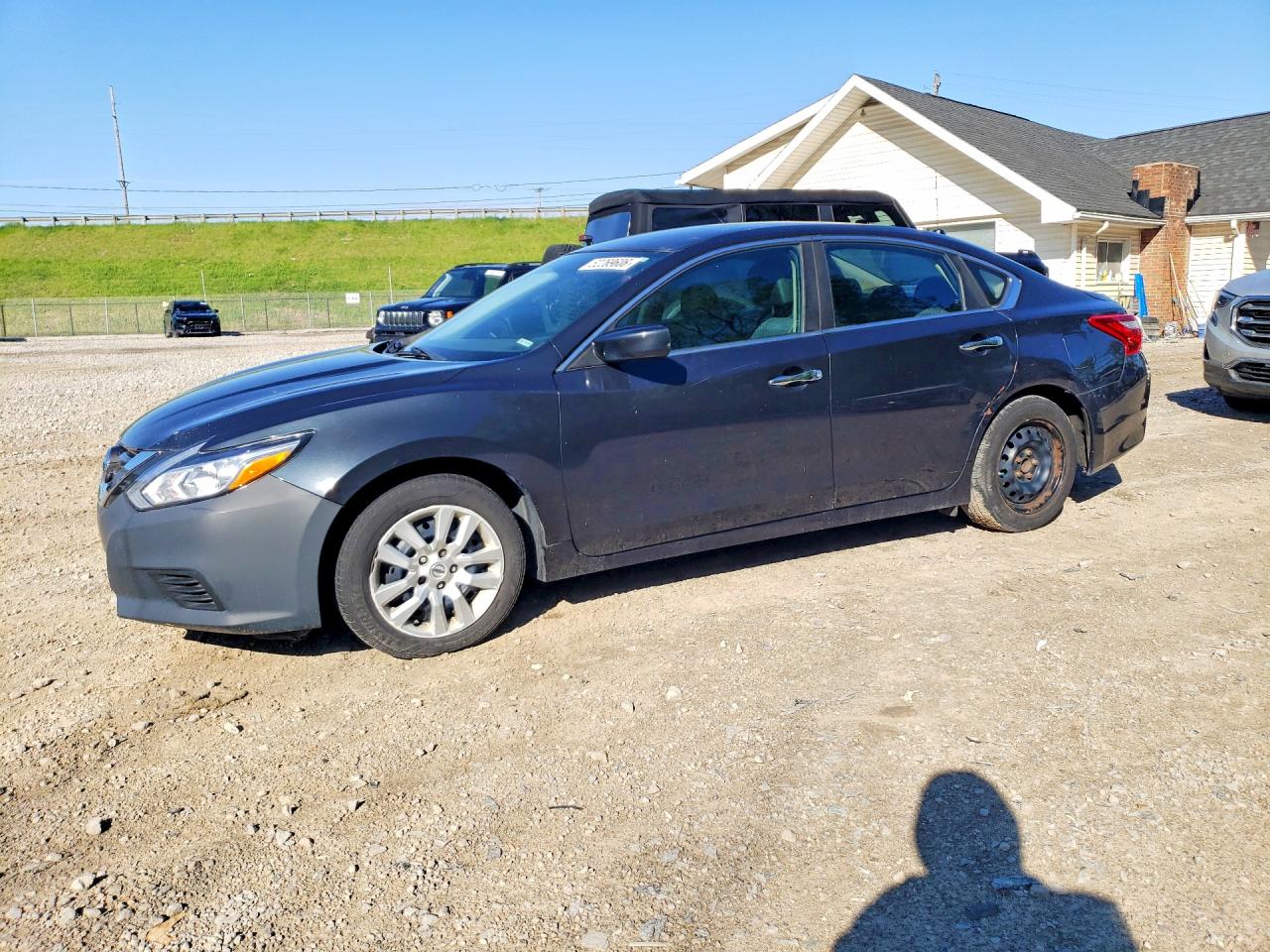 Salvage Nissan Altima Image