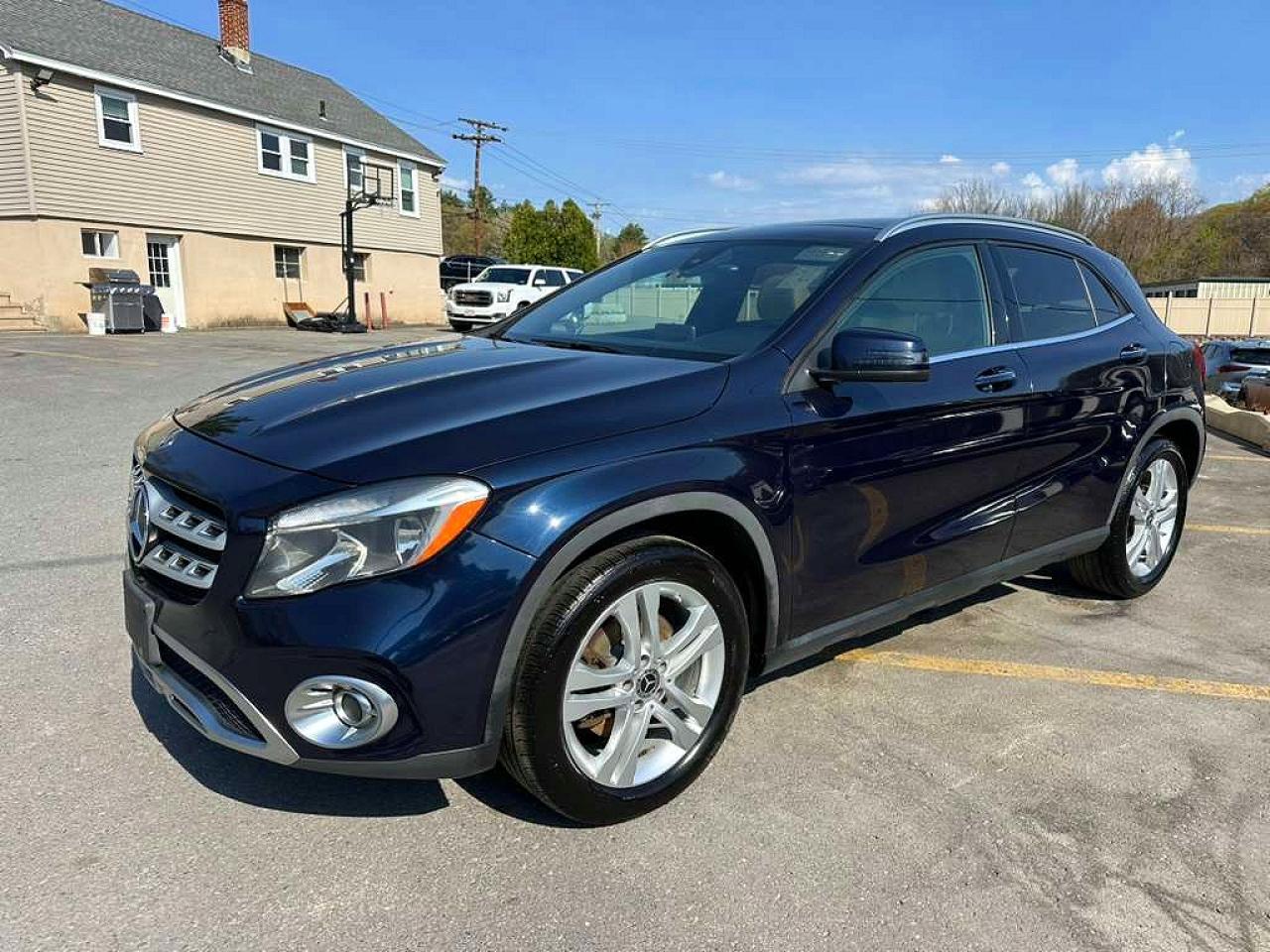 Salvage Mercedes-Benz GLA Image