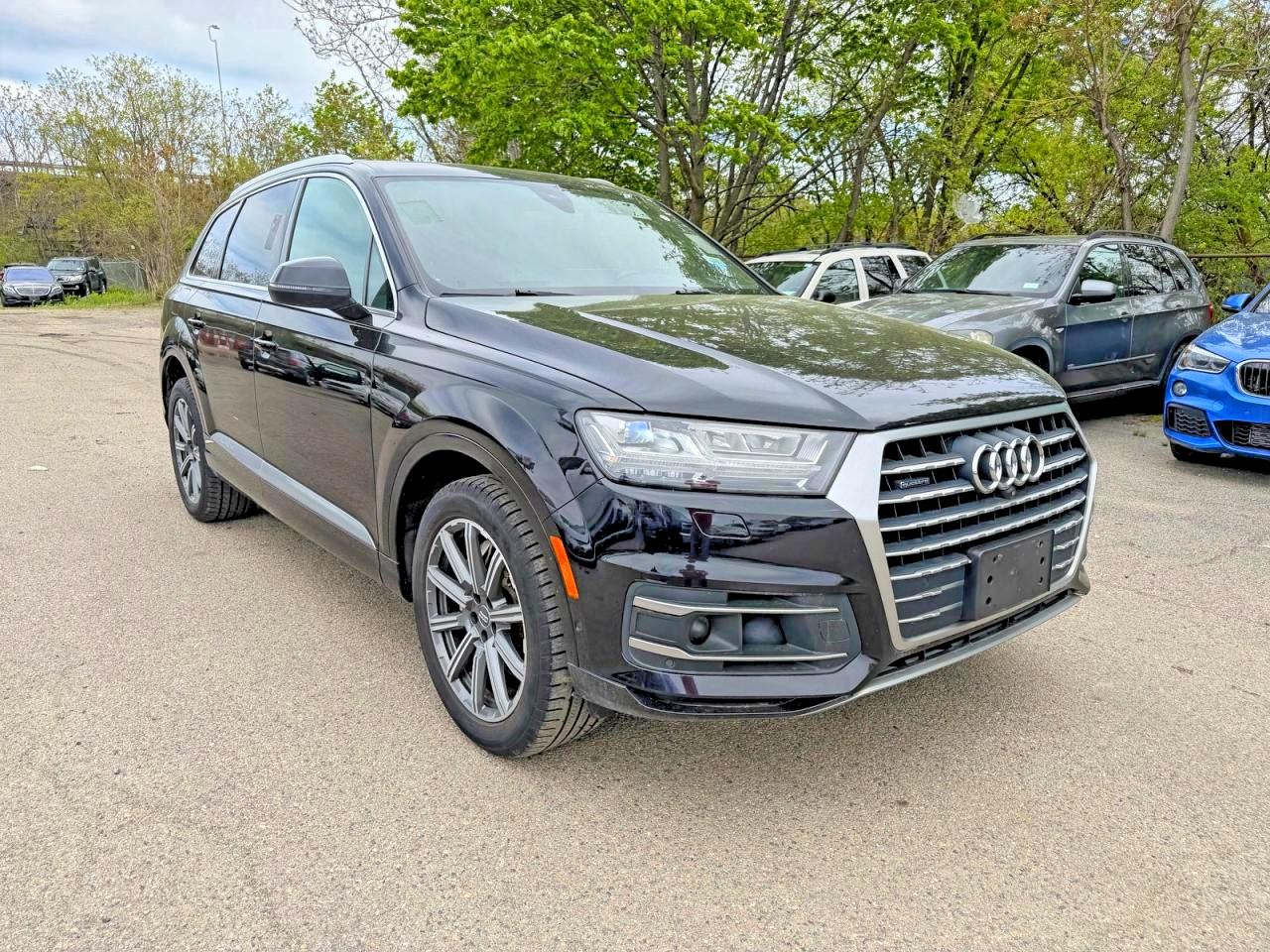 Salvage Audi Q7 Image