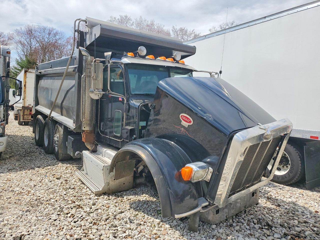 Salvage Peterbilt 365 Image