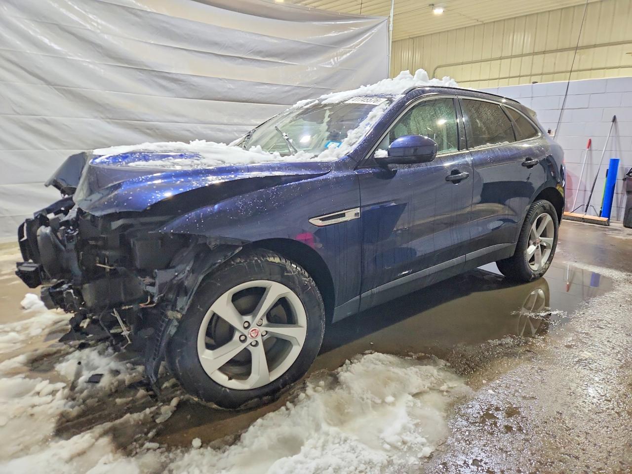 Salvage Jaguar F-PACE Image
