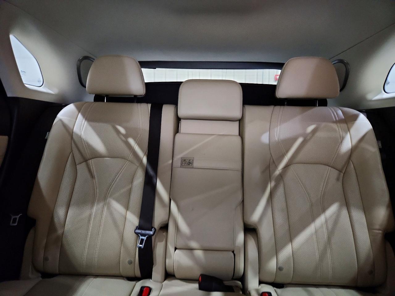 Lexus RX Base