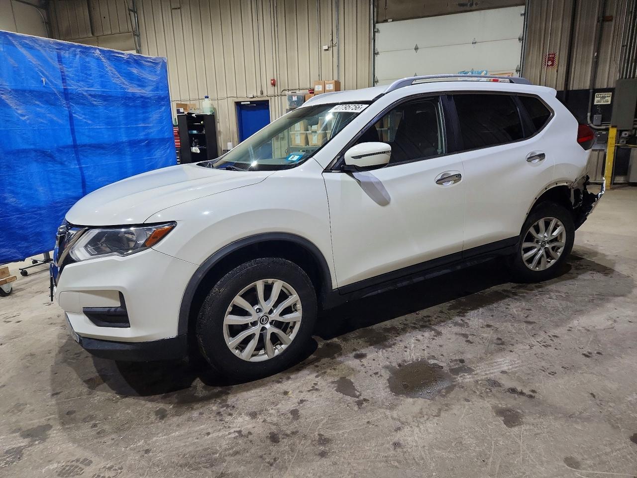 Salvage Nissan Rogue Image