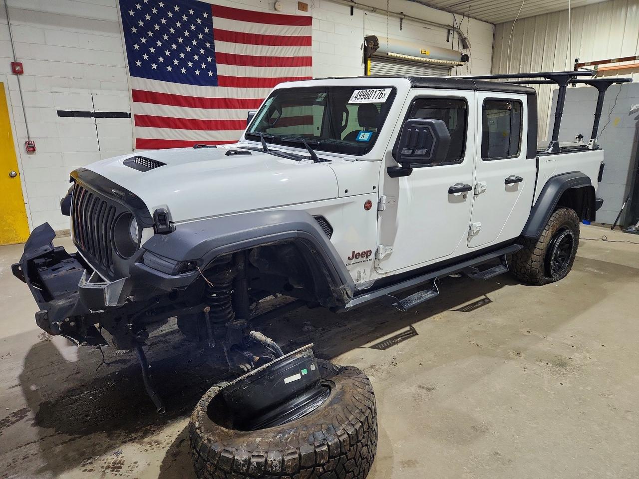 Salvage Jeep Gladiator Image