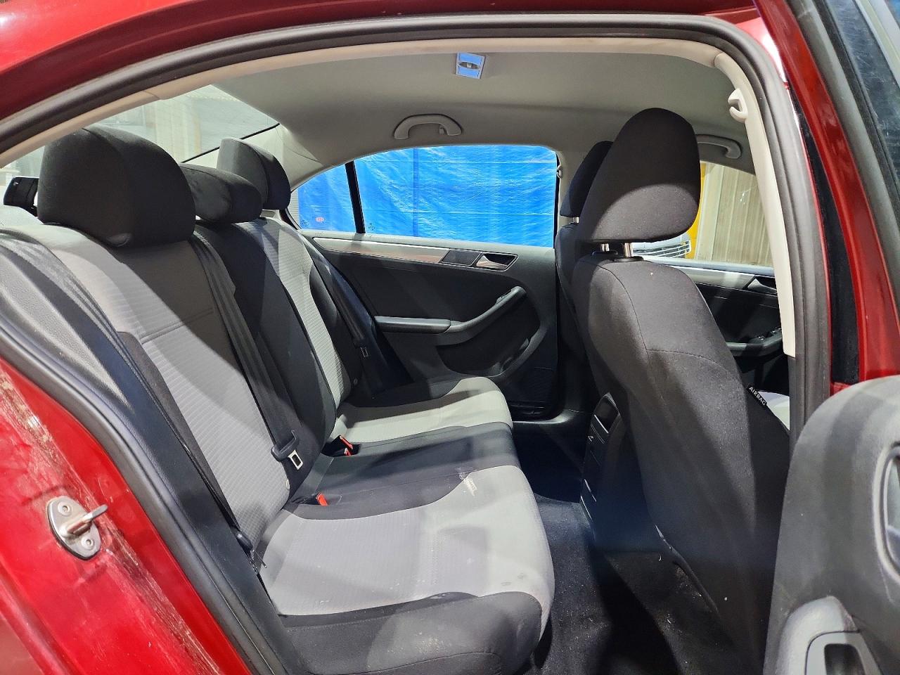 Volkswagen Jetta S