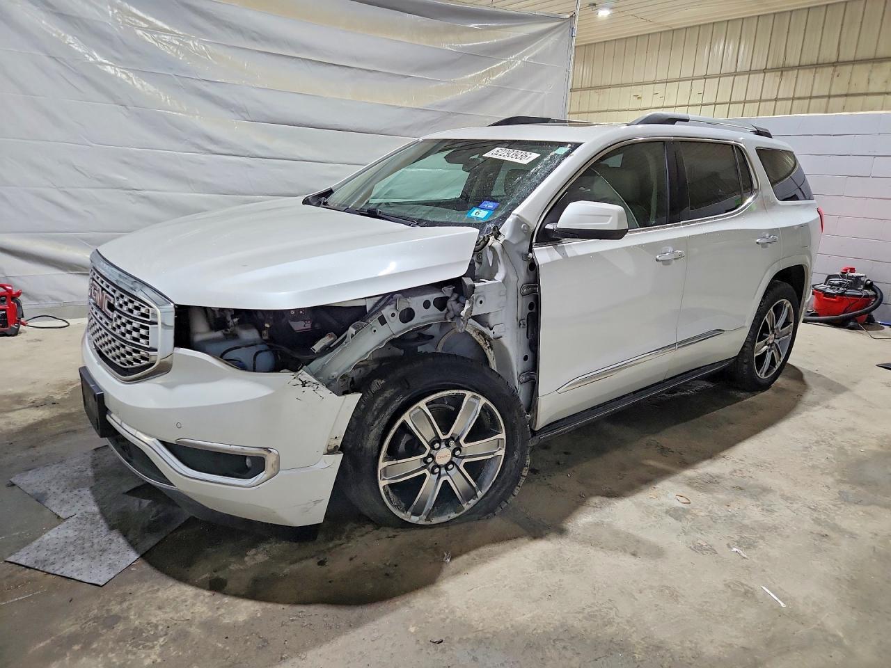 Salvage GMC Acadia Image