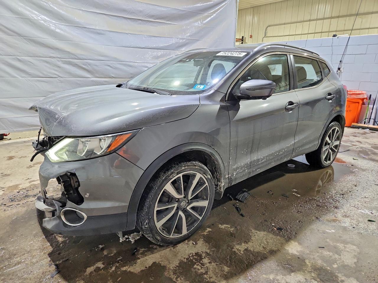 Salvage Nissan Rogue Image