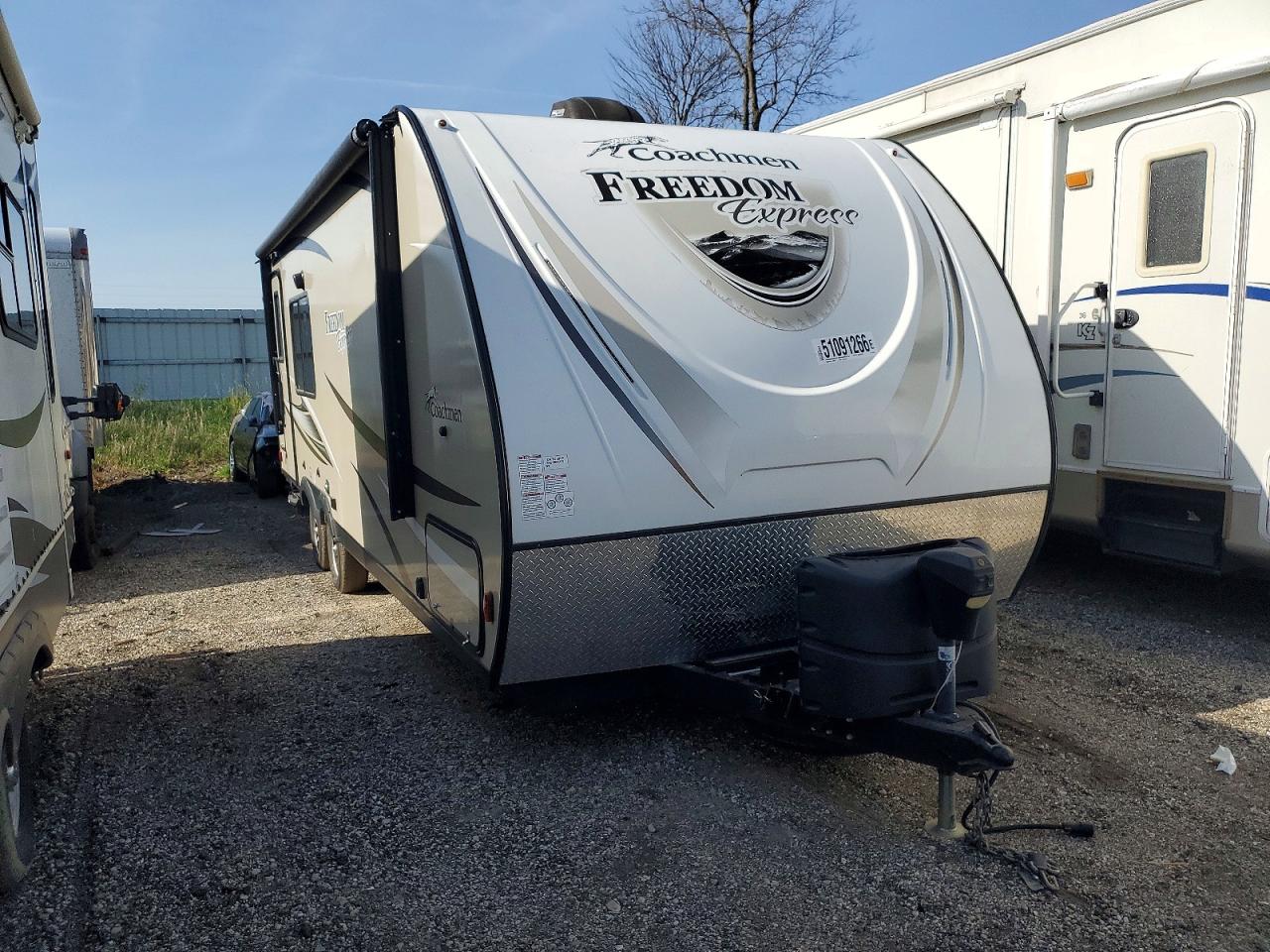 Salvage Coachmen Trailers Image