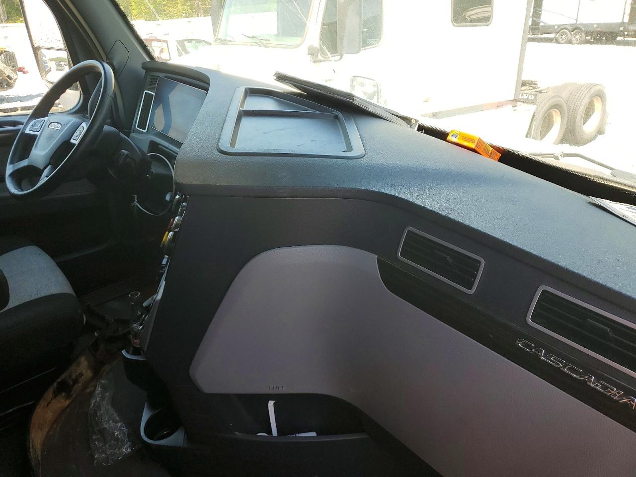 Freightliner Cascadia 126