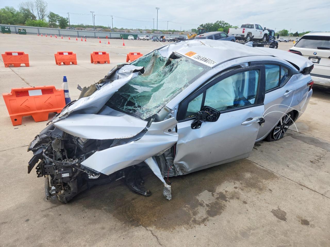 Salvage Nissan Versa Image