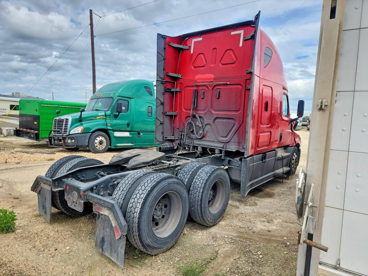 Freigliner Cascadia 126