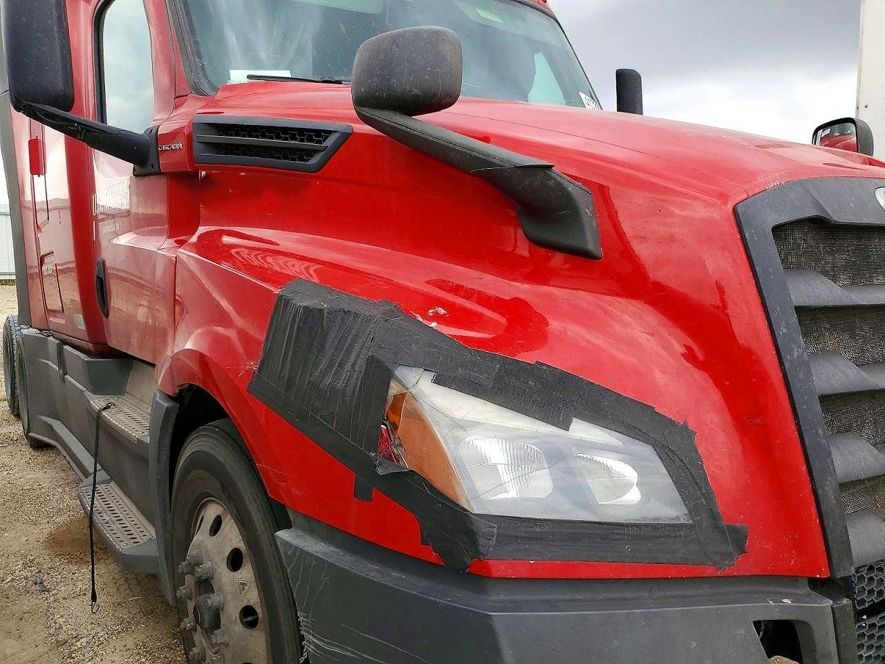 Freigliner Cascadia 126