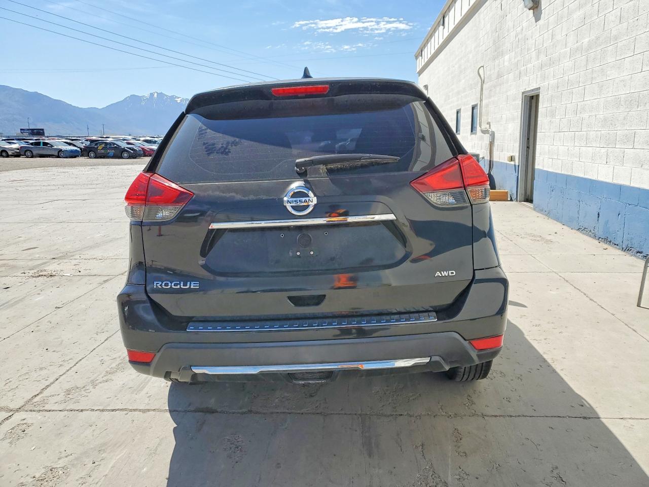 Nissan Rogue S
