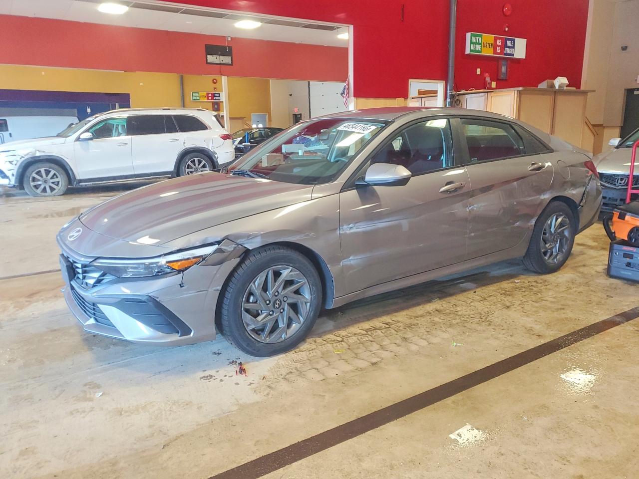 Salvage Hyundai ELANTRA Image