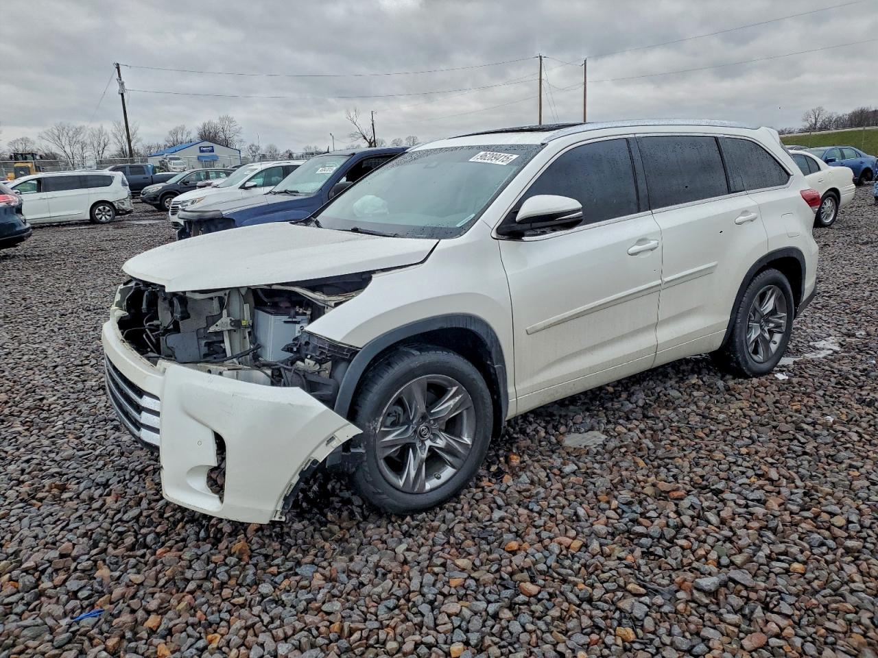 Salvage Toyota Highlander Image