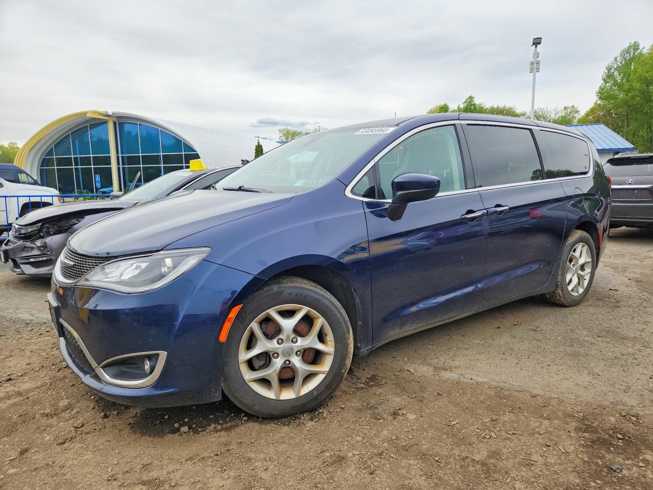 Salvage Chrysler Pacifica Image