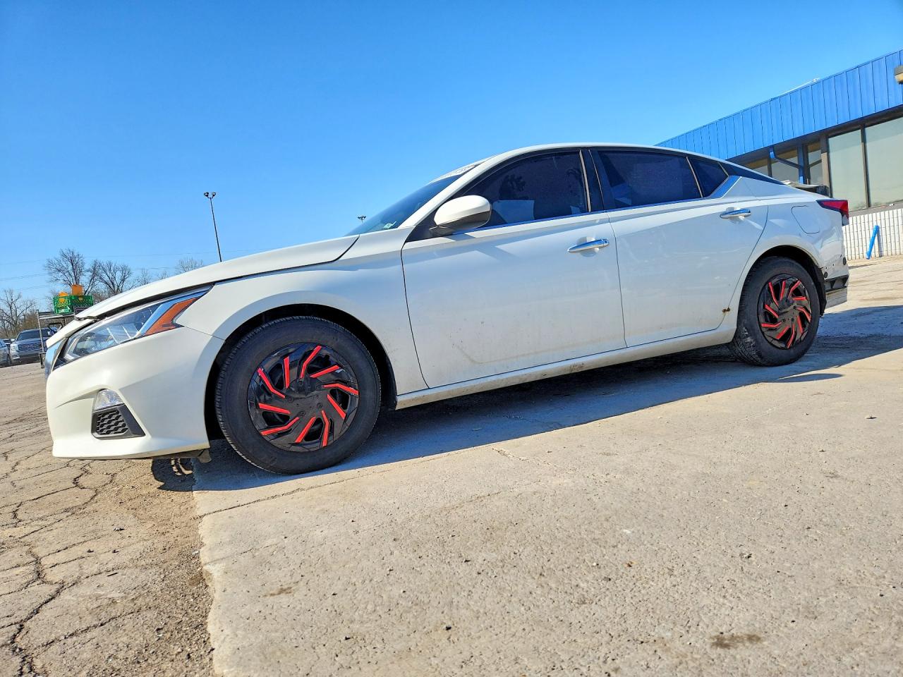 Salvage Nissan Altima Image