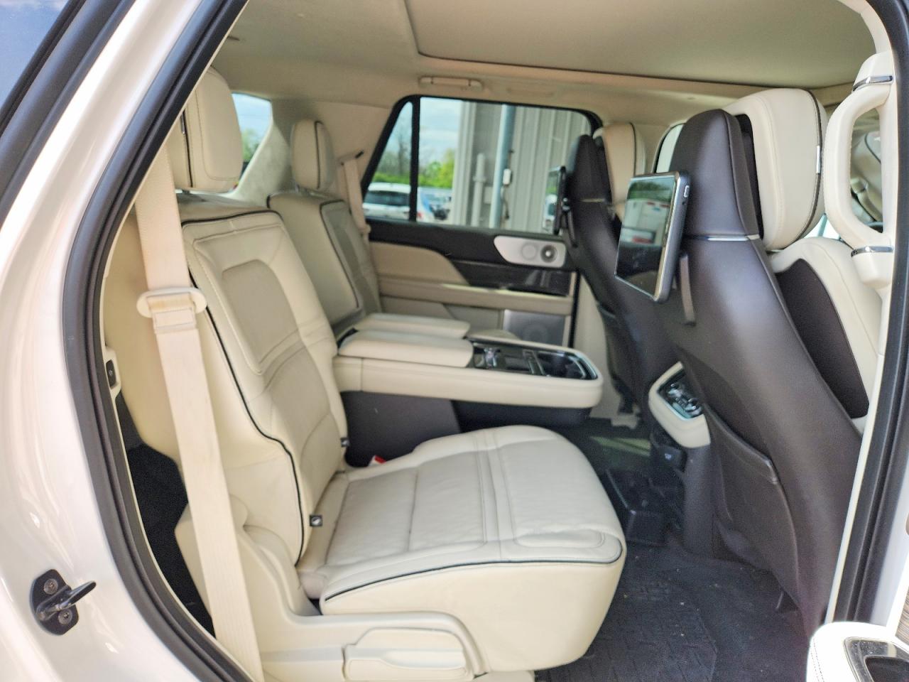 Lincoln Navigator Black Label