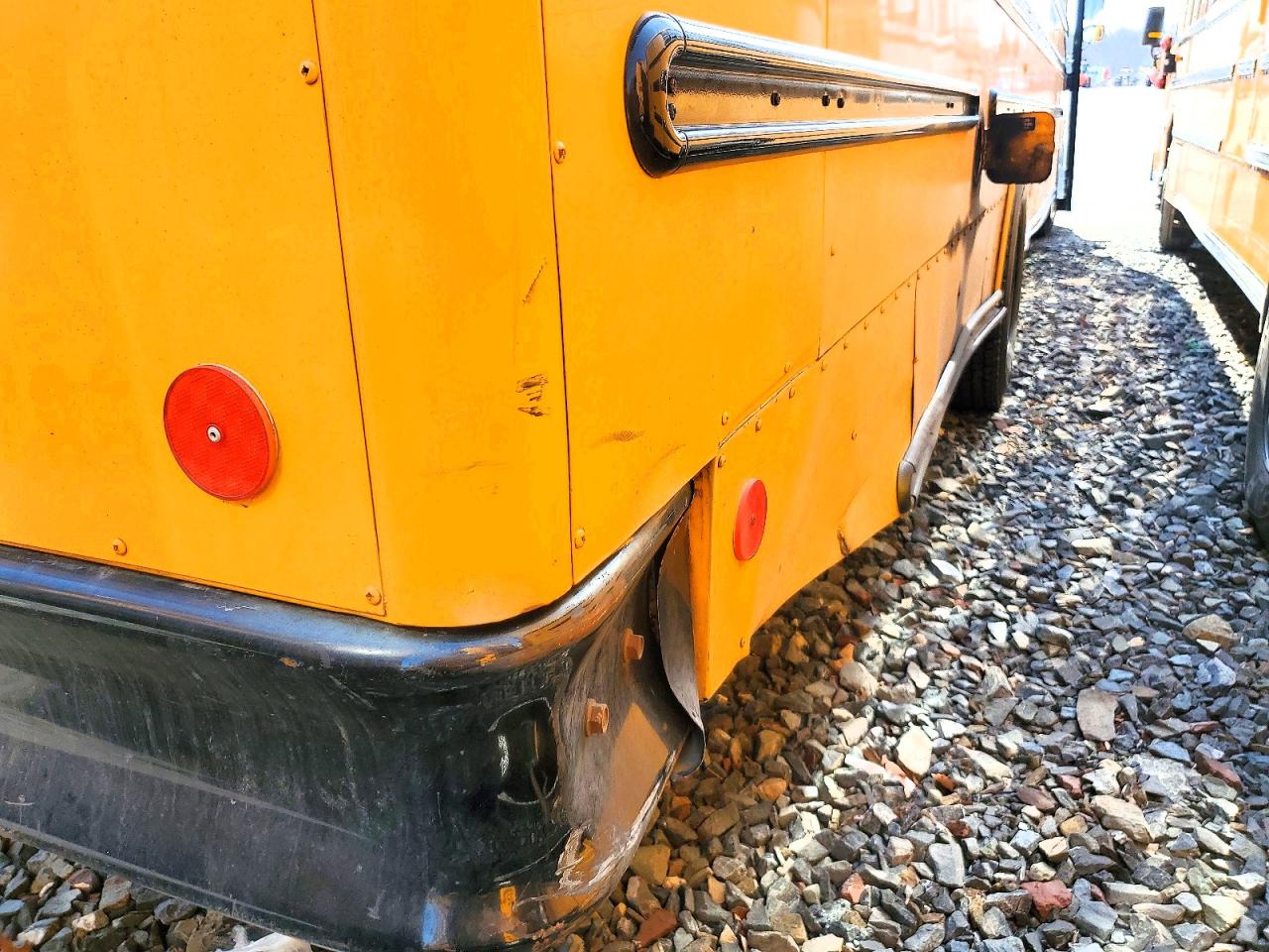 Freigliner Chassis B2b