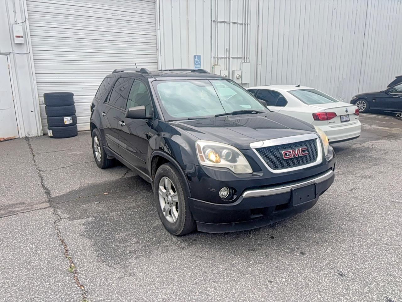 Salvage GMC Acadia Image