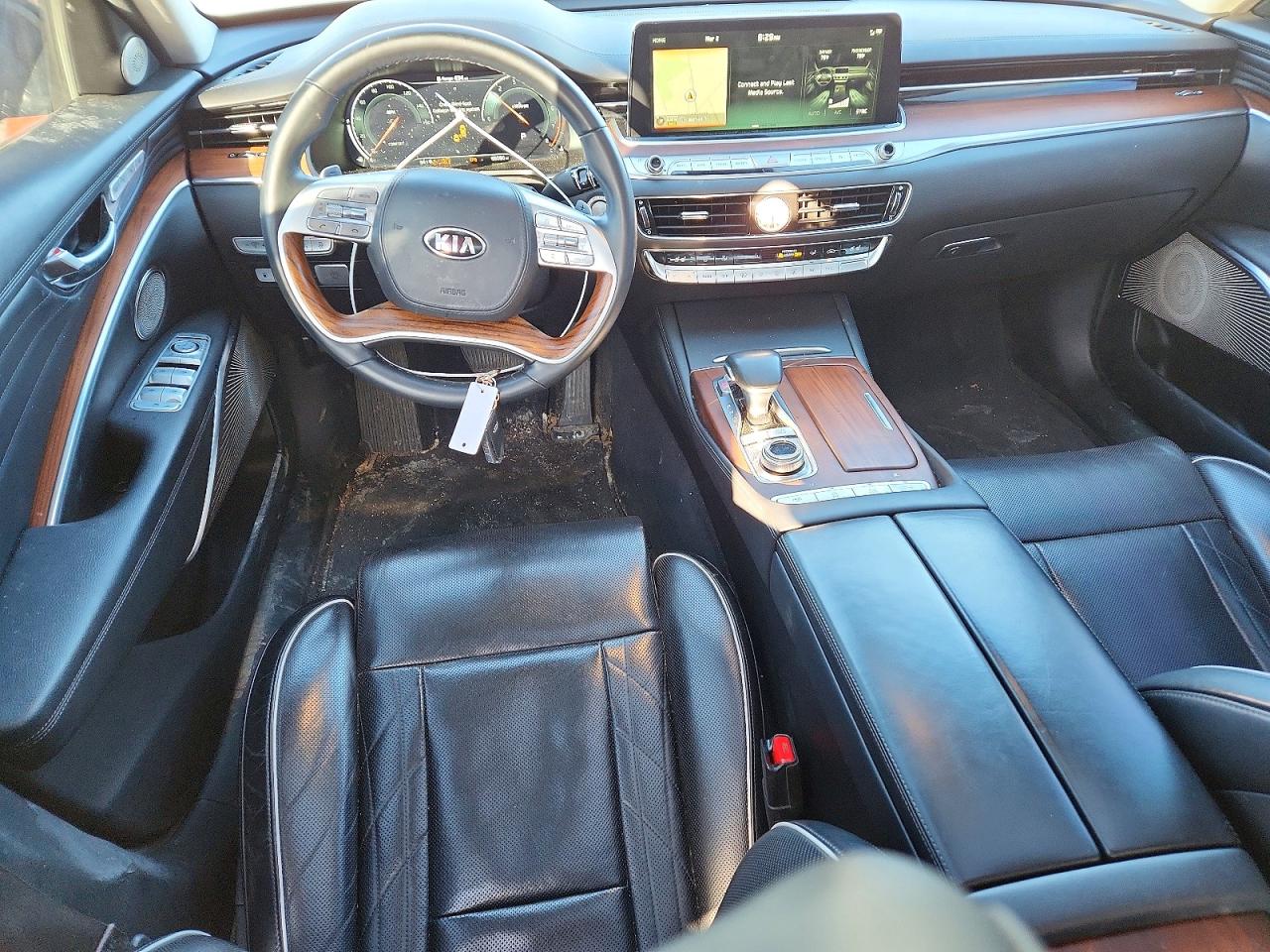 Kia K900 Luxury