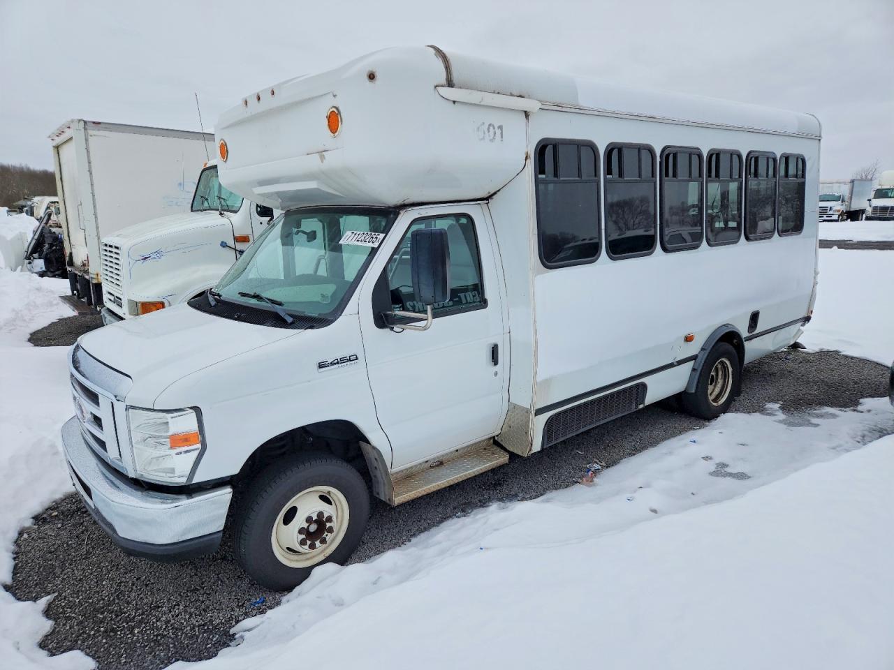 Ford Econoline E450 Super Duty Cutaway Van