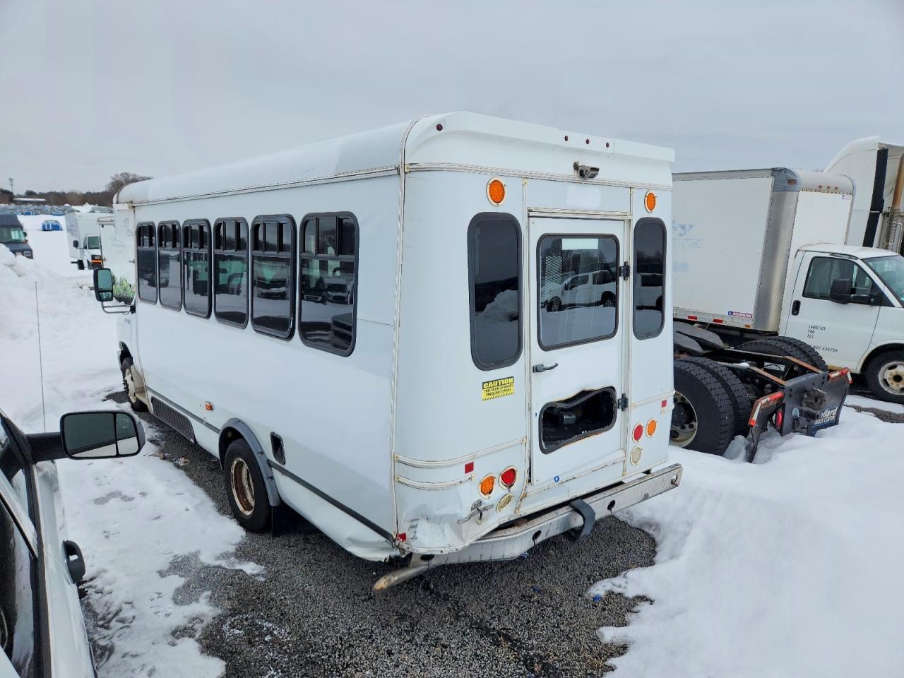 Ford Econoline E450 Super Duty Cutaway Van