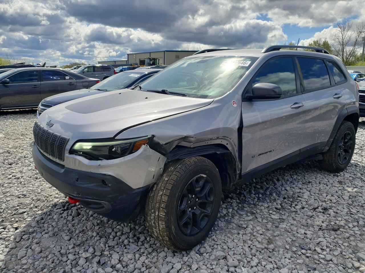 Salvage Jeep Cherokee Image
