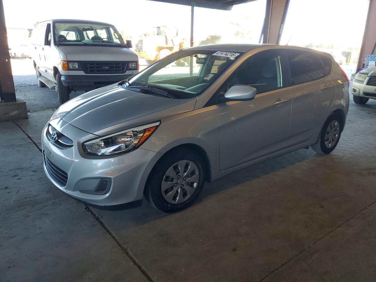 Salvage Hyundai ACCENT Image