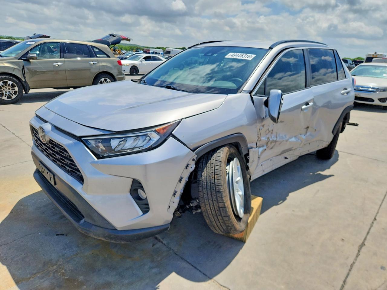 Salvage Toyota RAV4 Image