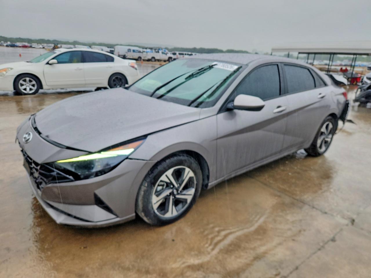 Salvage Hyundai ELANTRA Image