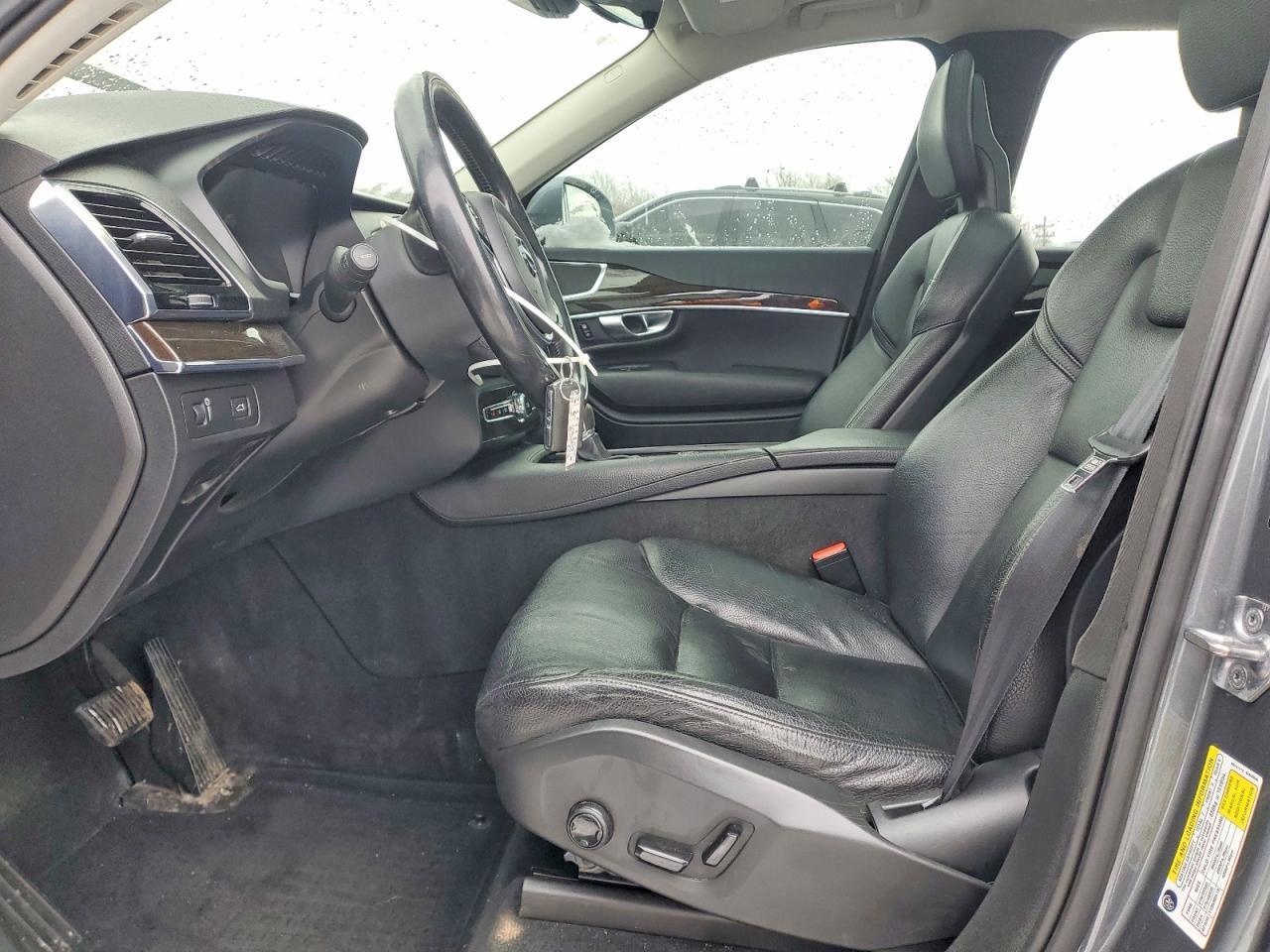 Volvo XC90 T6
