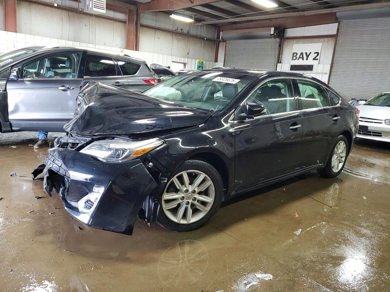 Salvage Toyota Avalon Image