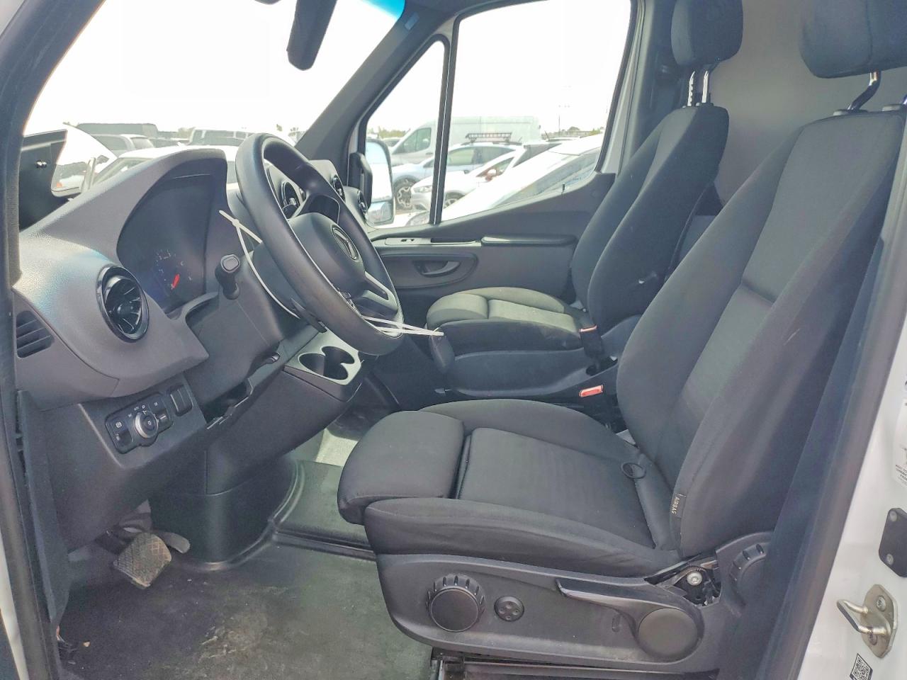 Mercedes-Benz Sprinter 2500