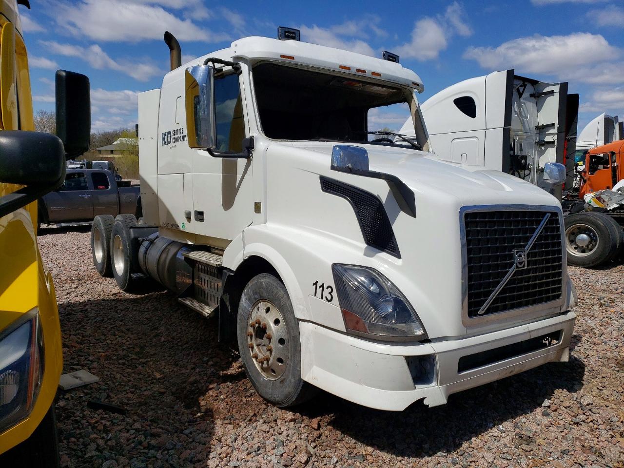 Salvage Volvo Vn Image