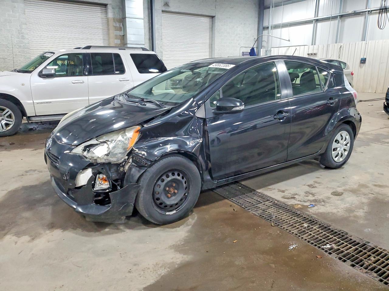 Salvage Toyota Prius Image