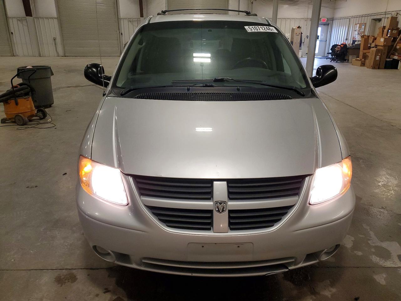 Dodge Caravan Sxt