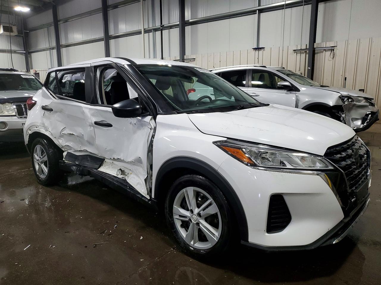 Nissan Kicks S