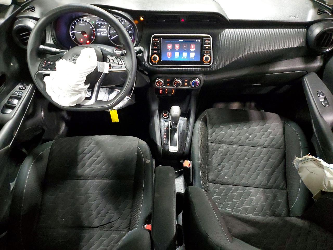 Nissan Kicks S