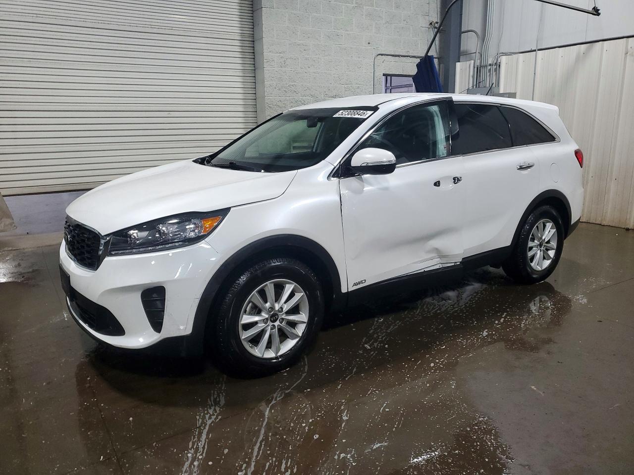 Salvage Kia Sorento Image