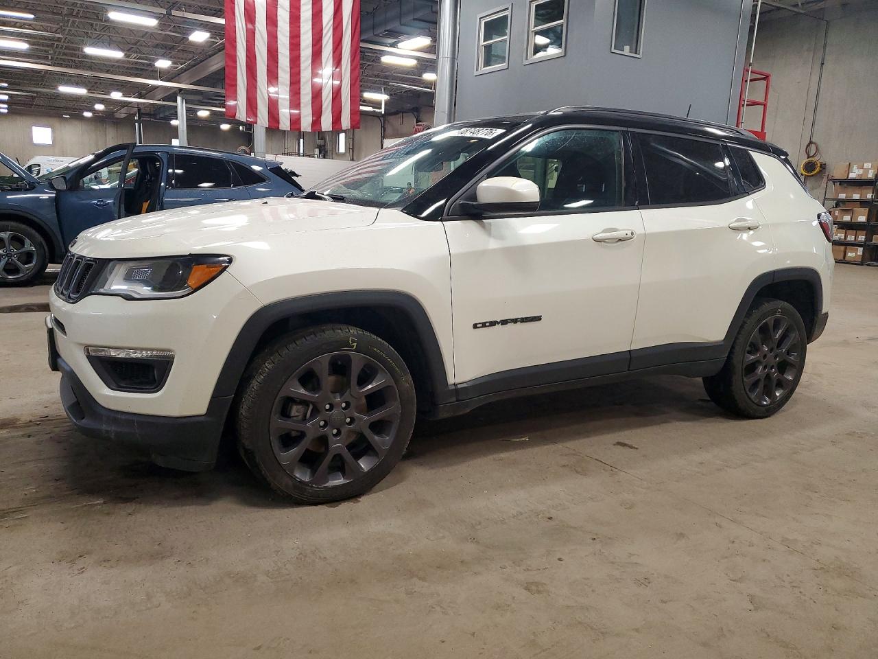 Salvage Jeep Compass Image